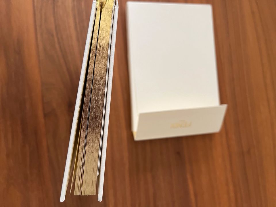 Fendi Notizbuch Notebook Goldrand weiß Creme in Berlin