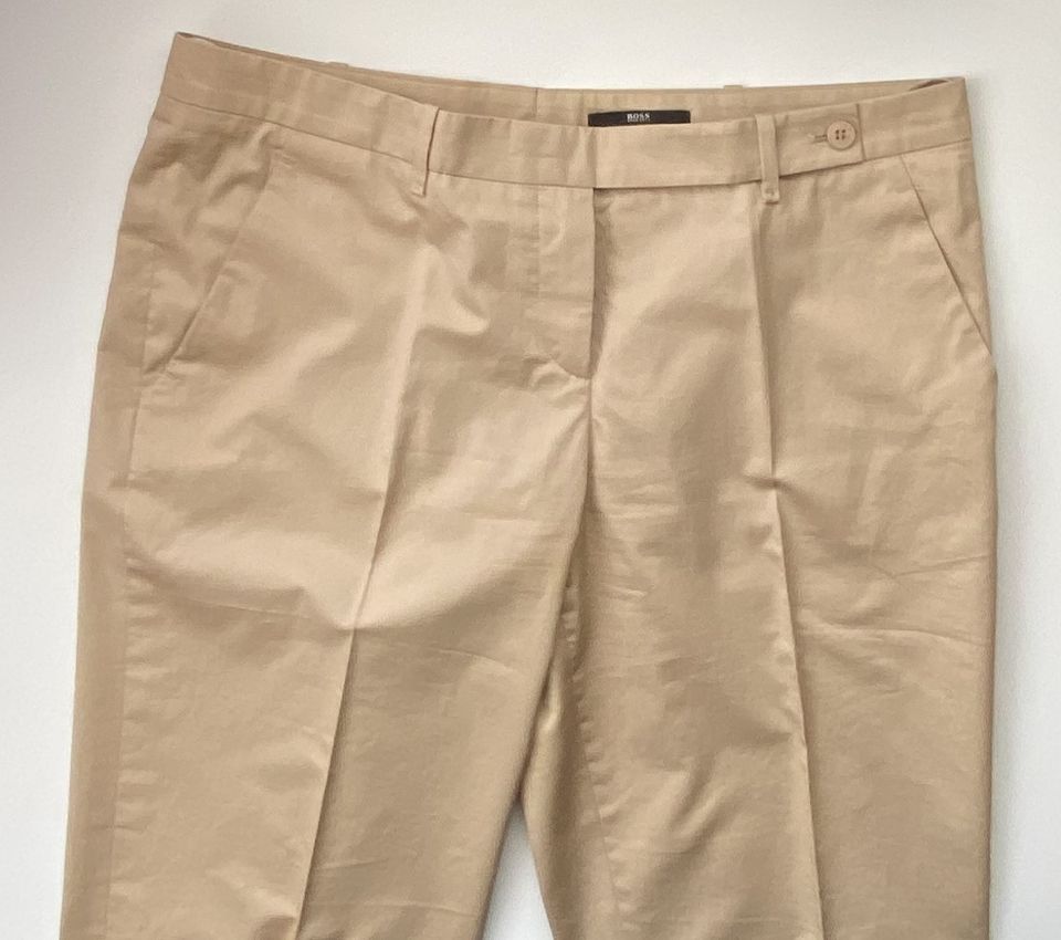 Damen Short Hose kurze Hose Hugo Boss beige Gr. 40 in Neckarsulm