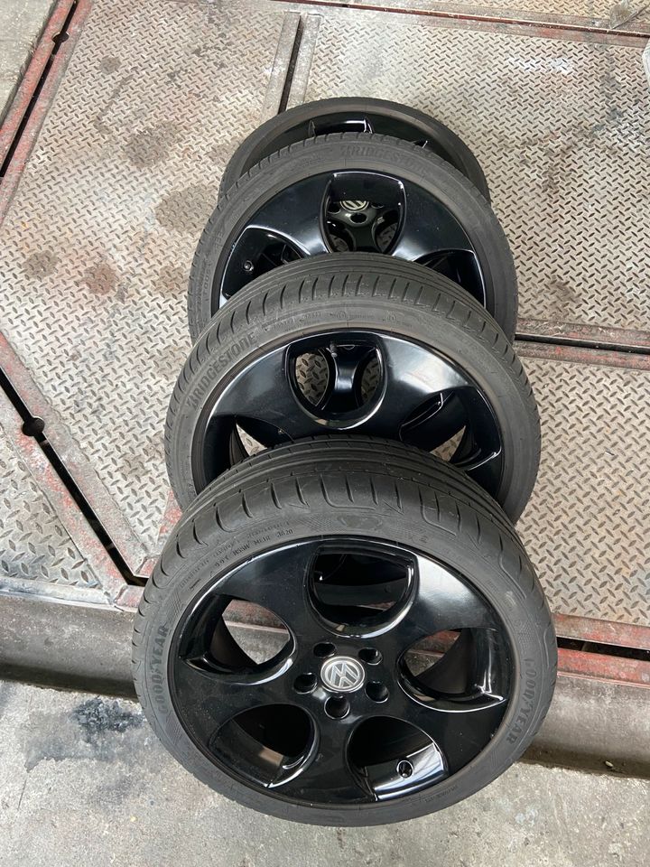 VW GTI Alufelgen in schwarz 18zoll mit Sommerreifen 225/40 R18 in Wörth am Rhein