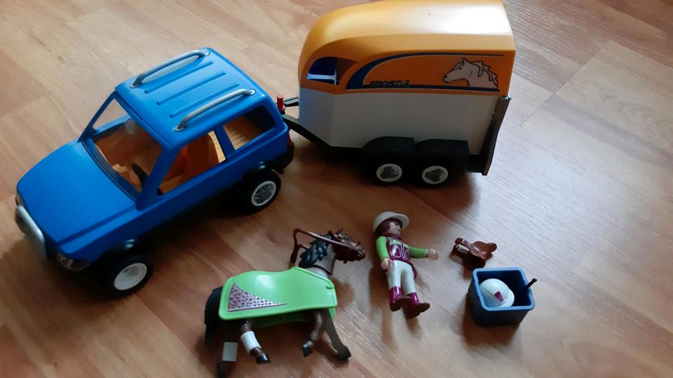 Playmobil PKW mit Pferdeanhänger +Pferdebox in Bad Freienwalde