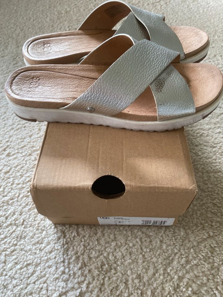 UGG‘s Kari Slides, Silber, 37 in Amberg