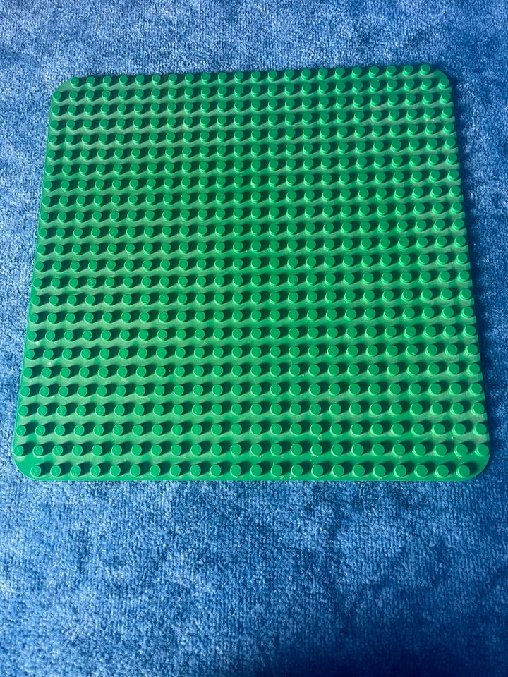 Lego, Duplo, Duploplatten, grün, rot in Borchen