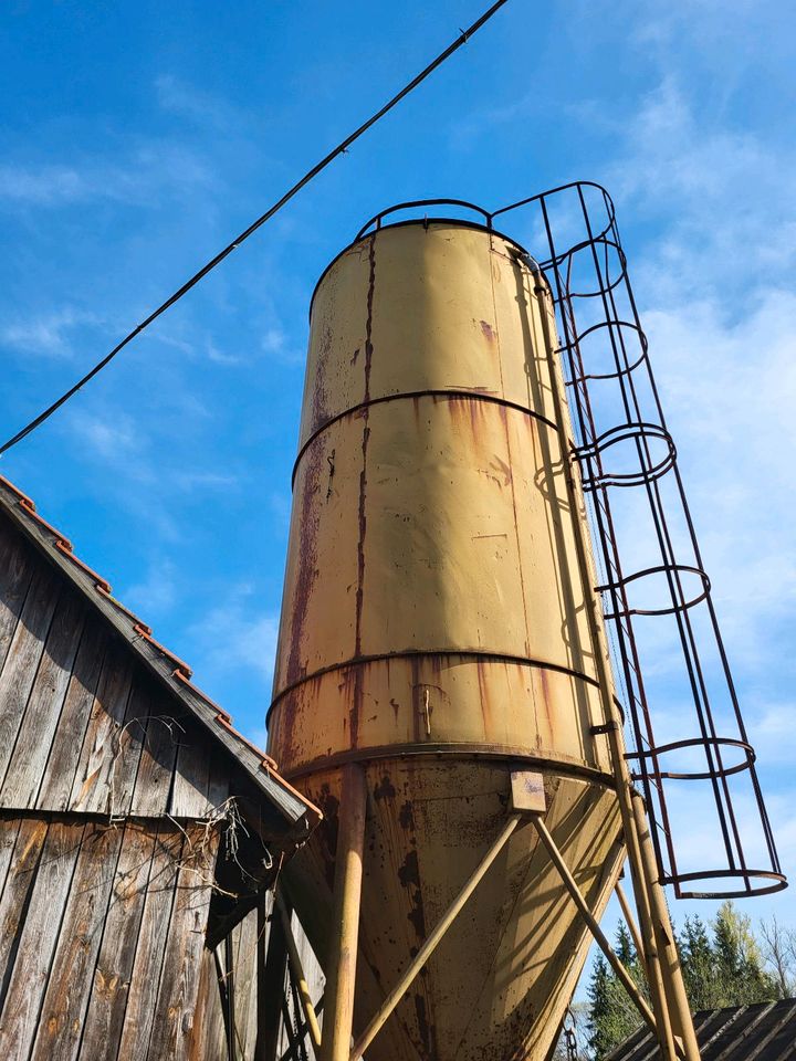 Hochsilo Stahlsilo Düngersilo Futtersilo in Hosenfeld