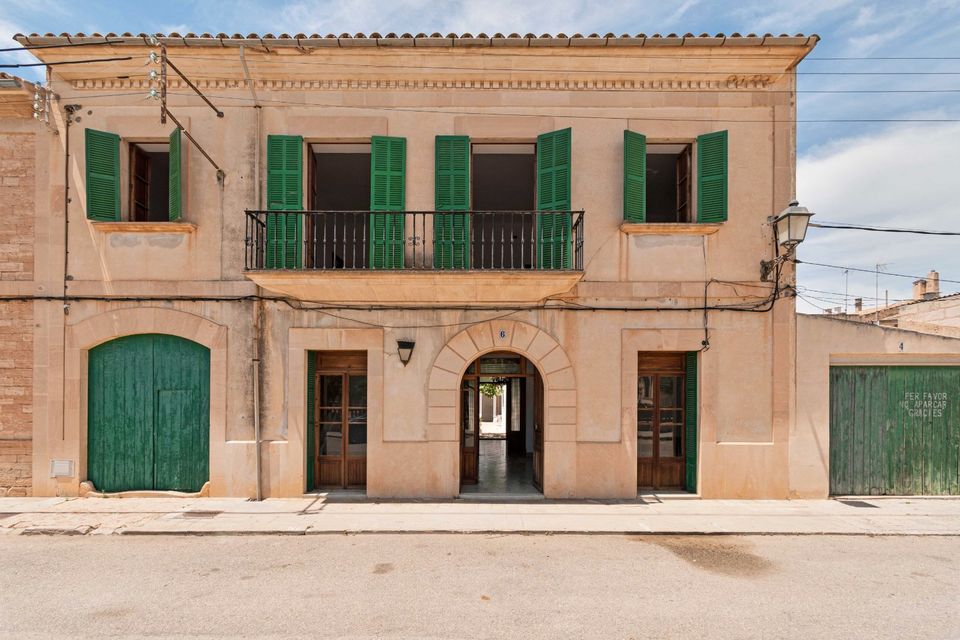 290 m2 Haus in Ses Salines, Mallorca, mit Patio und Garage in München