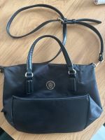 Tommy Hilfiger Handtasche Umhängetasche schwarz top Zustand d Baden-Württemberg - Buchen (Odenwald) Vorschau