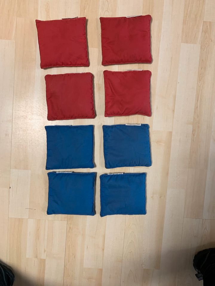 8 Cornhole Bags (4 rote und 4 blaue) gebraucht in Lüdersfeld