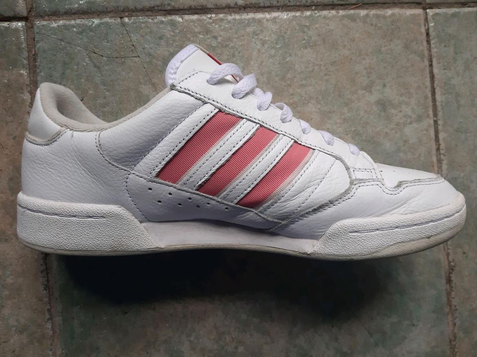 Adidas Sneakers in Hille