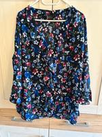 BPC Selection Bluse Gr 48, schwarz Blumen, Trompetenärmel Bayern - Ruderting Vorschau