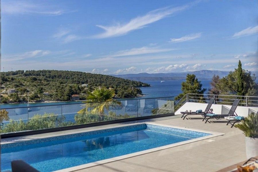 Kroatien, Insel Solta: Mediterrane Villa mit Pool und wunderschönem Meerblick - Immobilie H2862 in Rosenheim