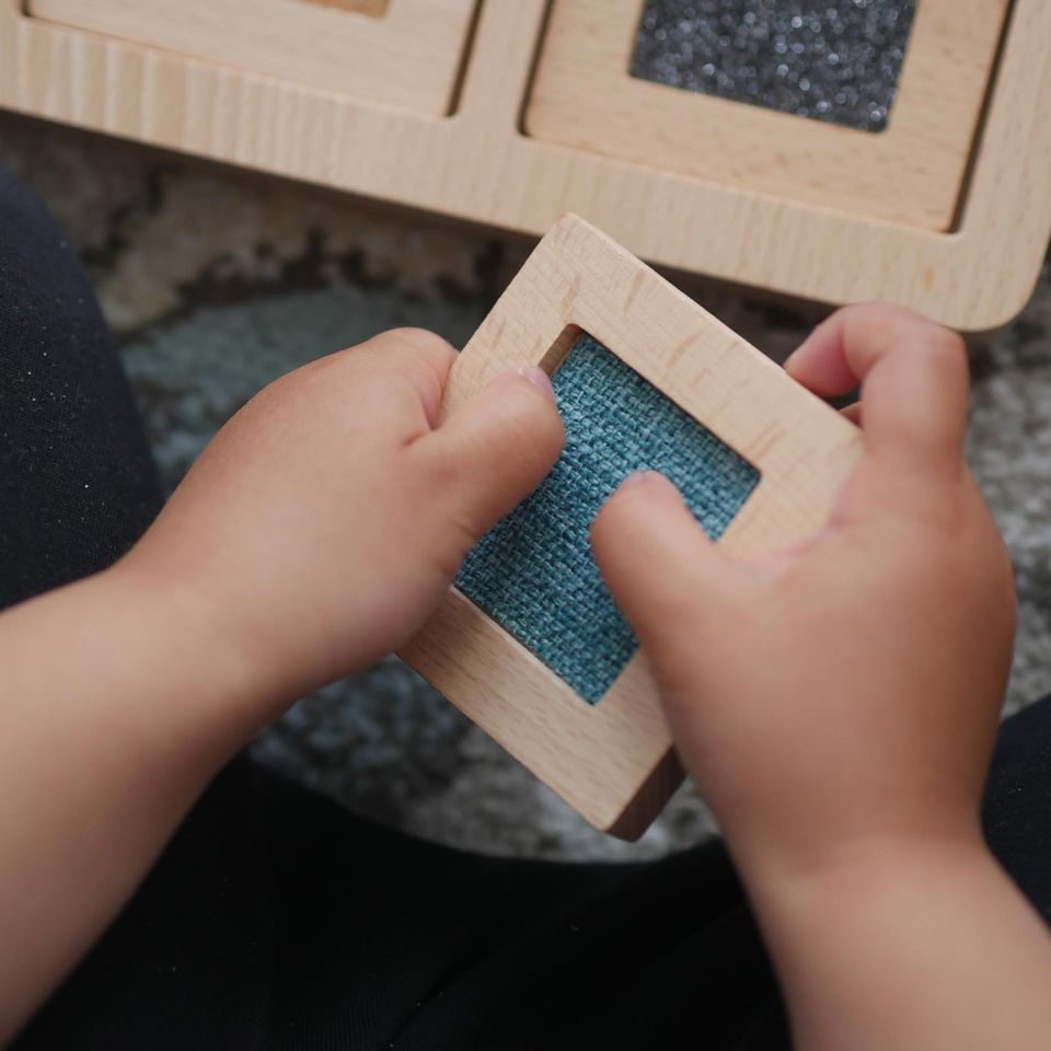 Fühl-Memory Kunterbunt aus Holz , Montessori Lernspiel in Solingen