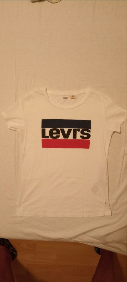 LEVI´s Shirts weiß Gr. XS schwarz Gr. S in Langerwehe