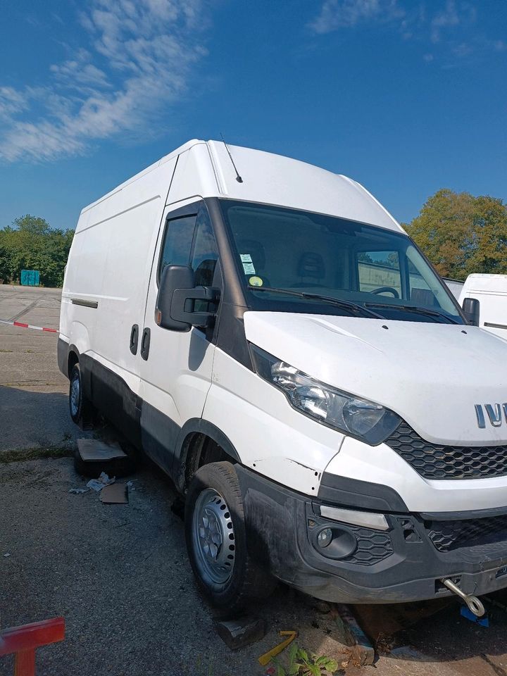 Private Anbieter ein Iveco daily Motorschadenn 08/2017 2.3 145 PS in Landshut