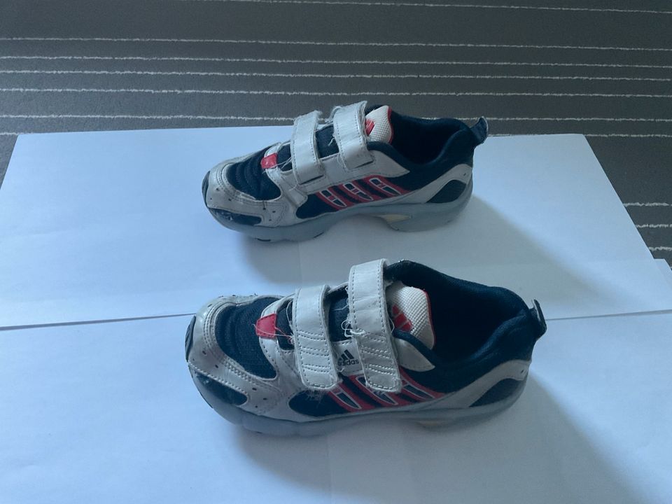 Adidas Schuh Größe 33 Fußballschuhe in Neu-Isenburg