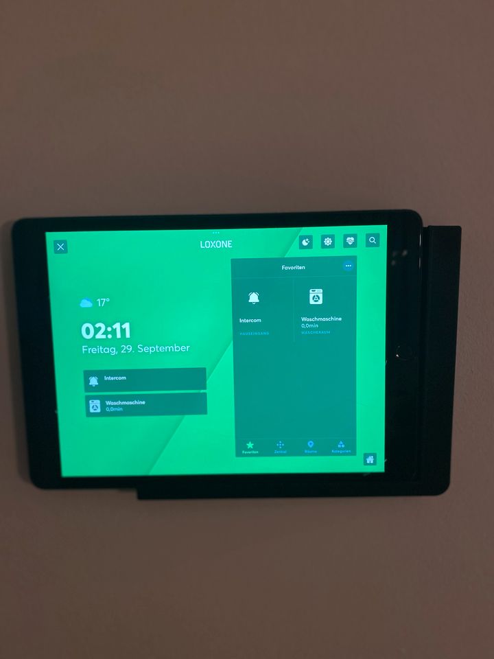 Loxone iPad Wandhalterung L Form in Leverkusen