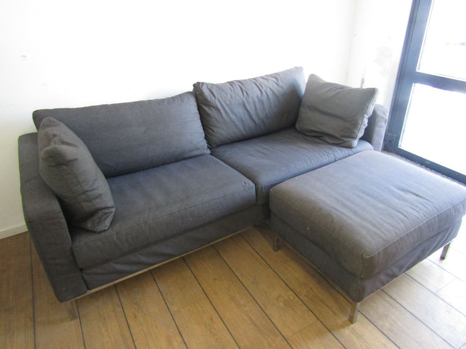 Sofa mit Hocker in Grau, WarenGut, E11091 TU in Hamburg