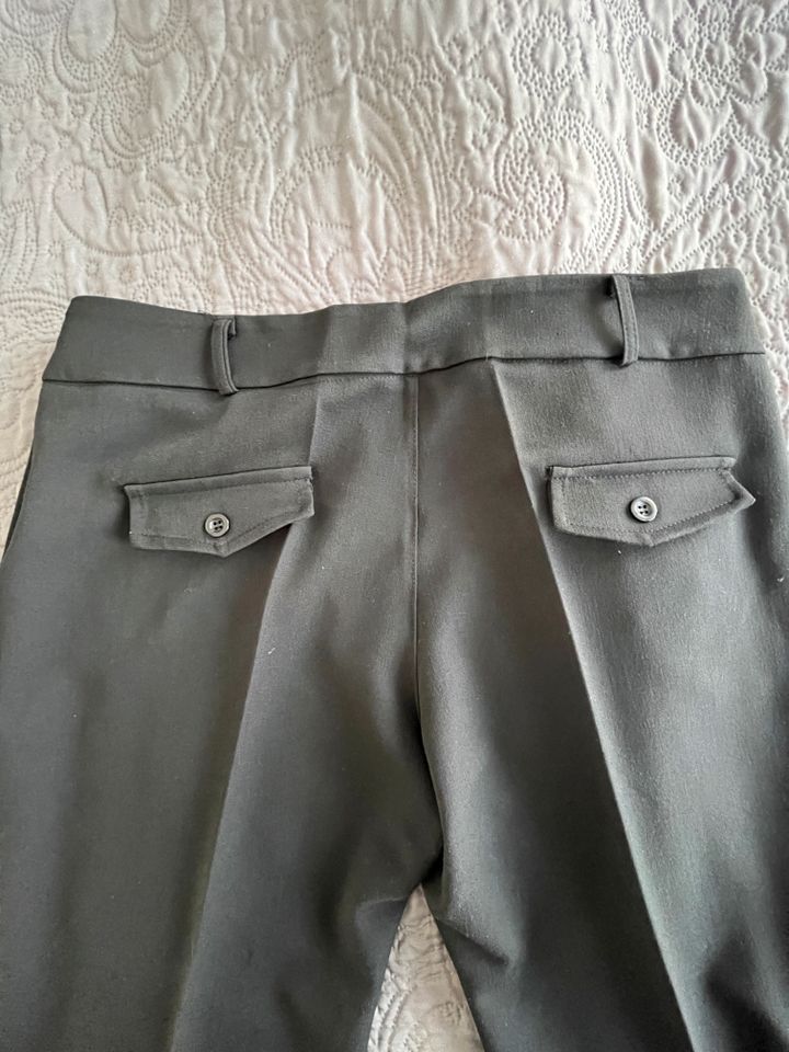 Damen Hose Anzughose mit Bügelfalte Schlaghose Schwarz Größe 46? in Crivitz