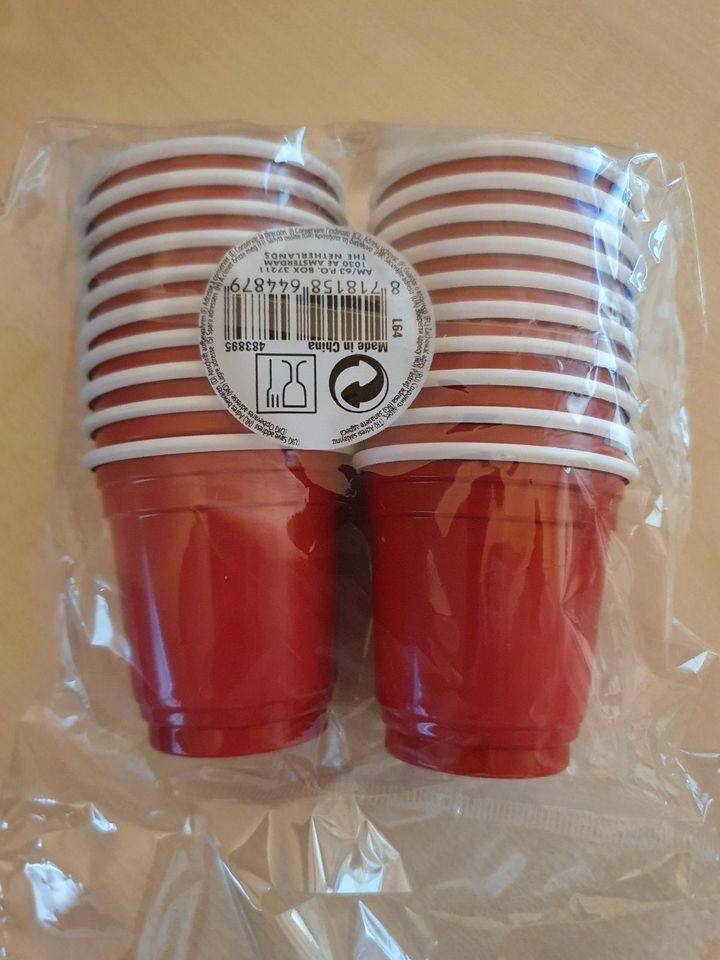 20 Schnapsbecher Mini Bier-/Schnaps-Pong Kunststoff -rot- NEU in Liederbach