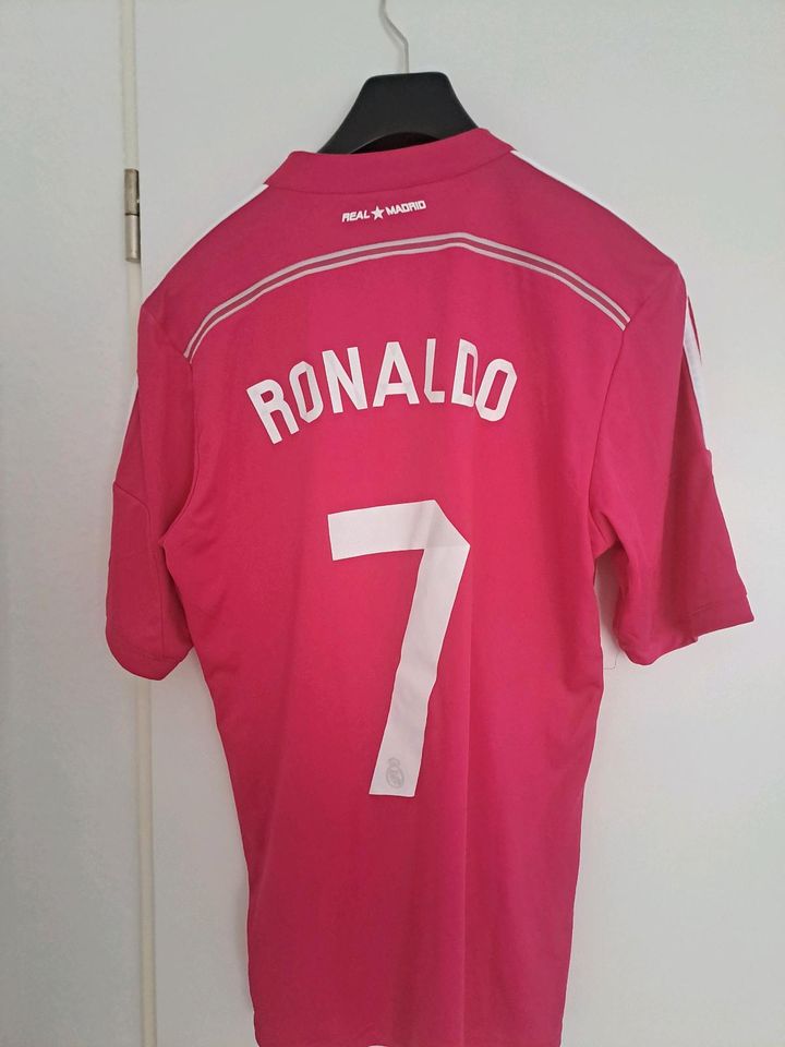 Ronaldo Trikot Real Madrid 2014/15 neu original + Stutzen in Wilhelmshaven