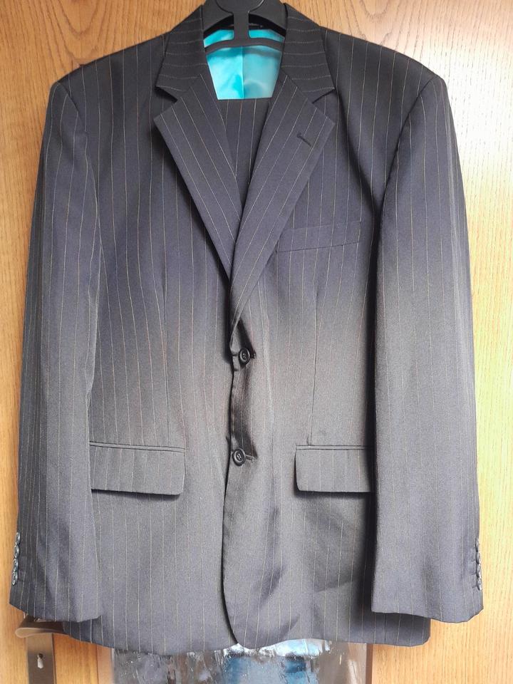 Herren Anzug , schwarz mit farbigen Längsstreifen, Gr. 48 in Ohrdruf