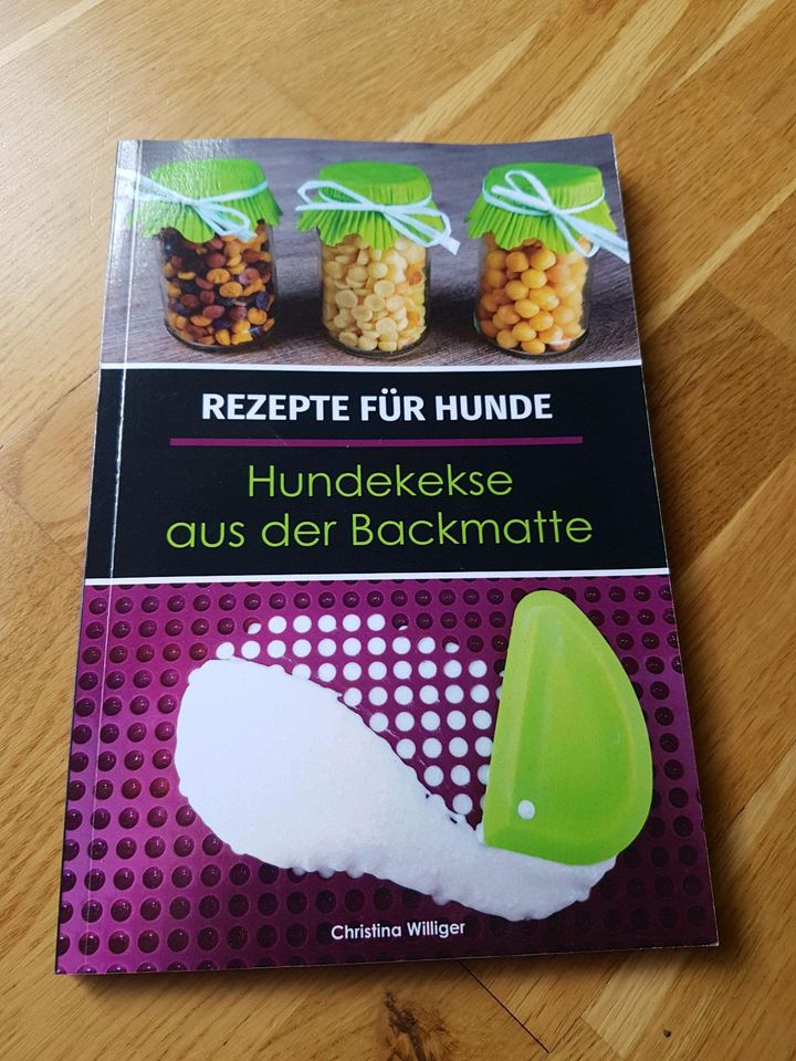 Buch Hundekekse aus der Backmatte in Bergisch Gladbach