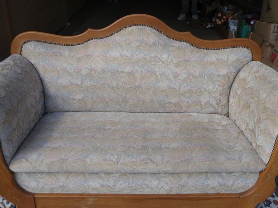 Zweisitzer - Sofa im Retrolook in Wangen im Allgäu