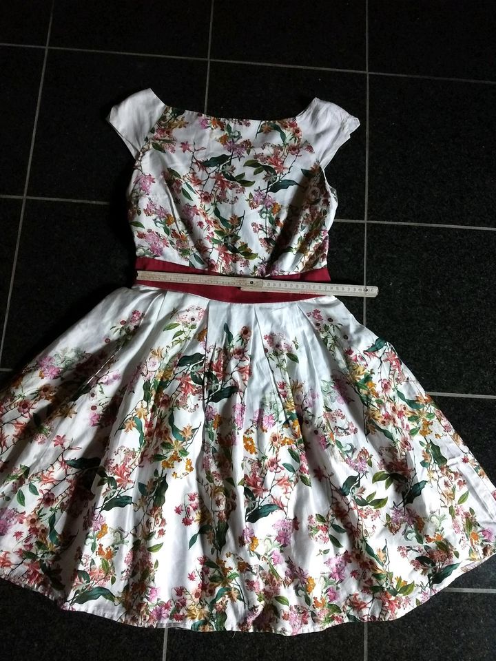 Damen Sommer Kleid von Orsay Größe 34-36 in Uplengen