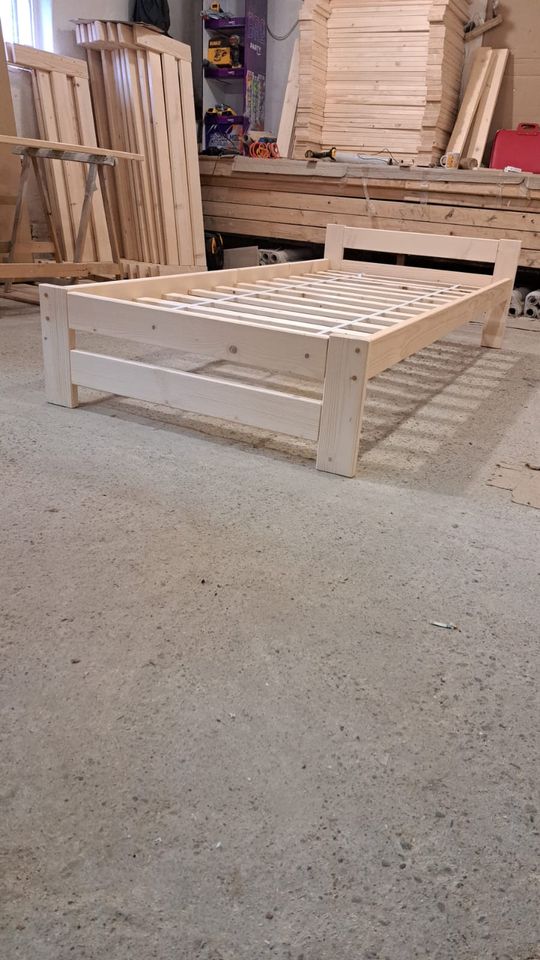 140x200 cm Neu Holz Bett Massivholzbett mit Lattenrost Betten in Schweitenkirchen