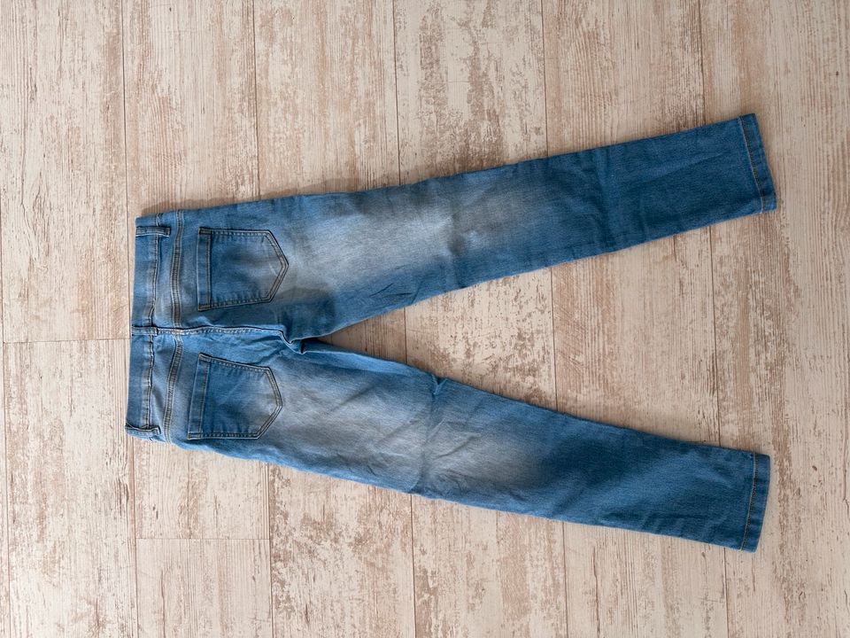 Jeans Mädchen Gr. 146 in Biesenthal