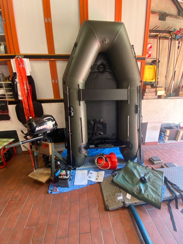 Mercury Außenborder mit Zeepter 260 Spezial Schlauchboot in Leck