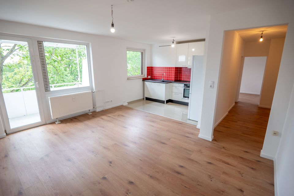 Lichtdurchflutetes Wohnambiente: Frisch renovierte 3-Zimmer-Wohnung mit Südbalkon in Bad Homburg