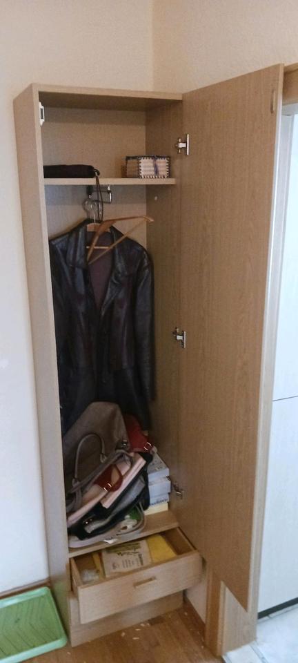 Garderobenschrank zu verschenken - nur am 17.04. um 14.00 Uhr! in Halle