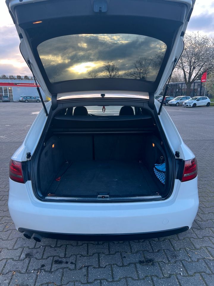 Audi A4 Avant Automatik Panoramadach in Geldern