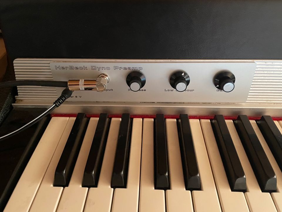 Fender Rhodes Piano Preamp Vorverstärker in Mömbris