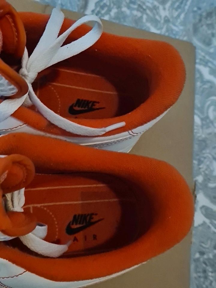 Nike LV 08 weiß/Orange 44,5 in Stuttgart