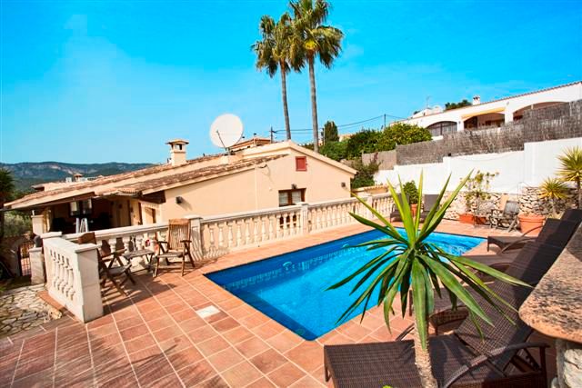 Prächtige Villa mit privatem Pool und Bergblick im Dorf Calvia in Bad Salzuflen