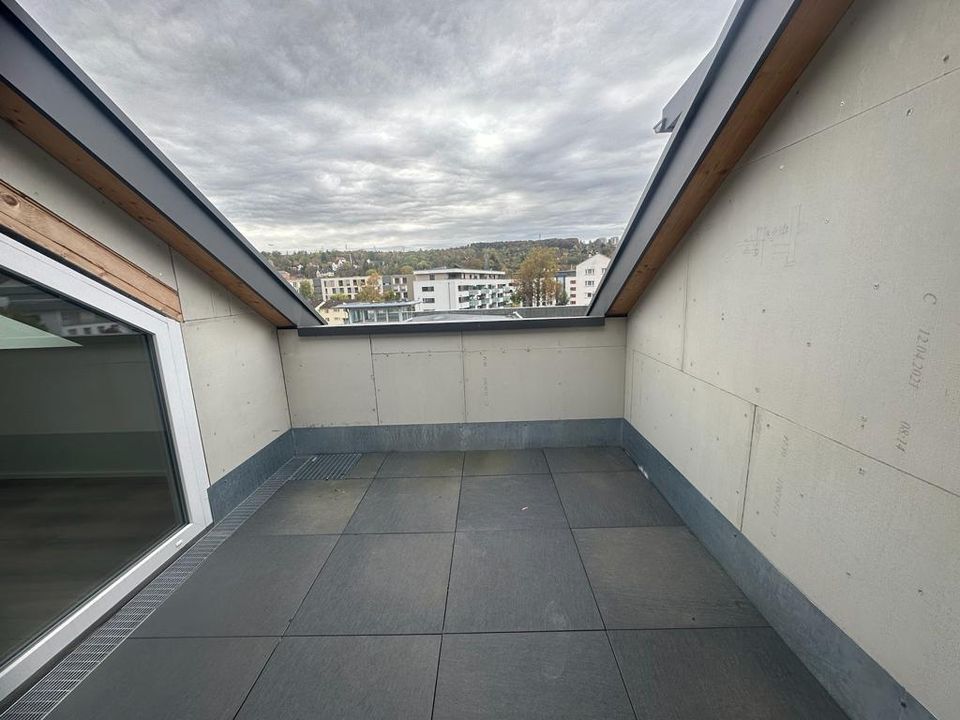 ** Sichere Kapitalanlage** Moderne 2,5-Zimmer-Dachgeschosswohnung mit Dachterrasse in Esslingen