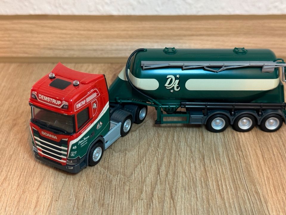 Herpa Scania CS 20 HD Eutersilo-Sattelzug "Preben Hansen" (DK) H0 in Seelze