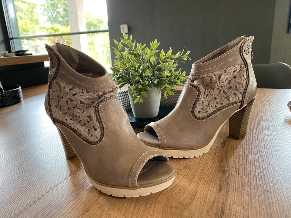 NEU! Mustang Sommer Stiefeletten Peeptoe Gr. 39 Ankle Boots creme in  Brandenburg - Neuenhagen | eBay Kleinanzeigen ist jetzt Kleinanzeigen