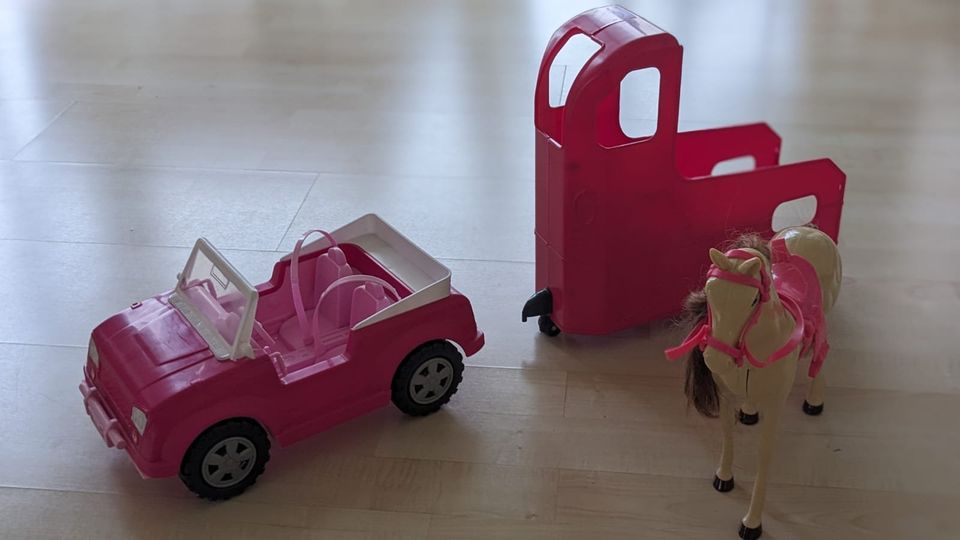 *Wunderschönes Barbie Cabrio mit Pferd Anhänger Pferdetransporter in Leipzig