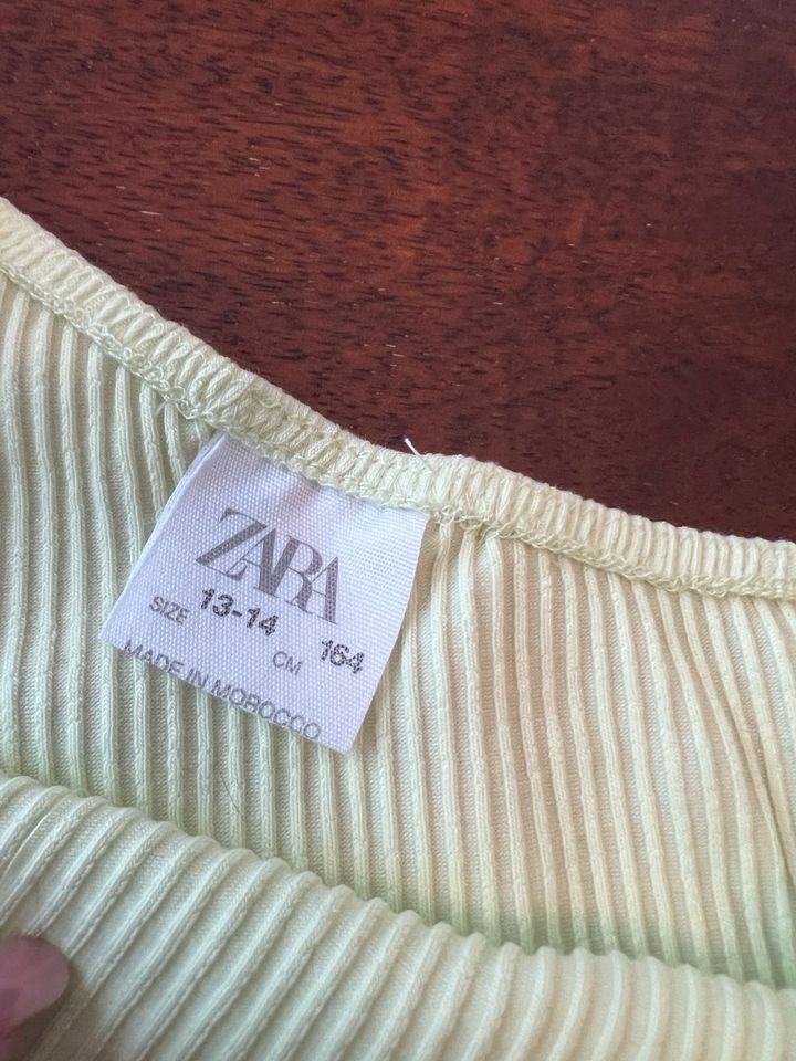 Hübsches Mädchen Shirt Diagonal Zara Größe 164 Neu in Berlin