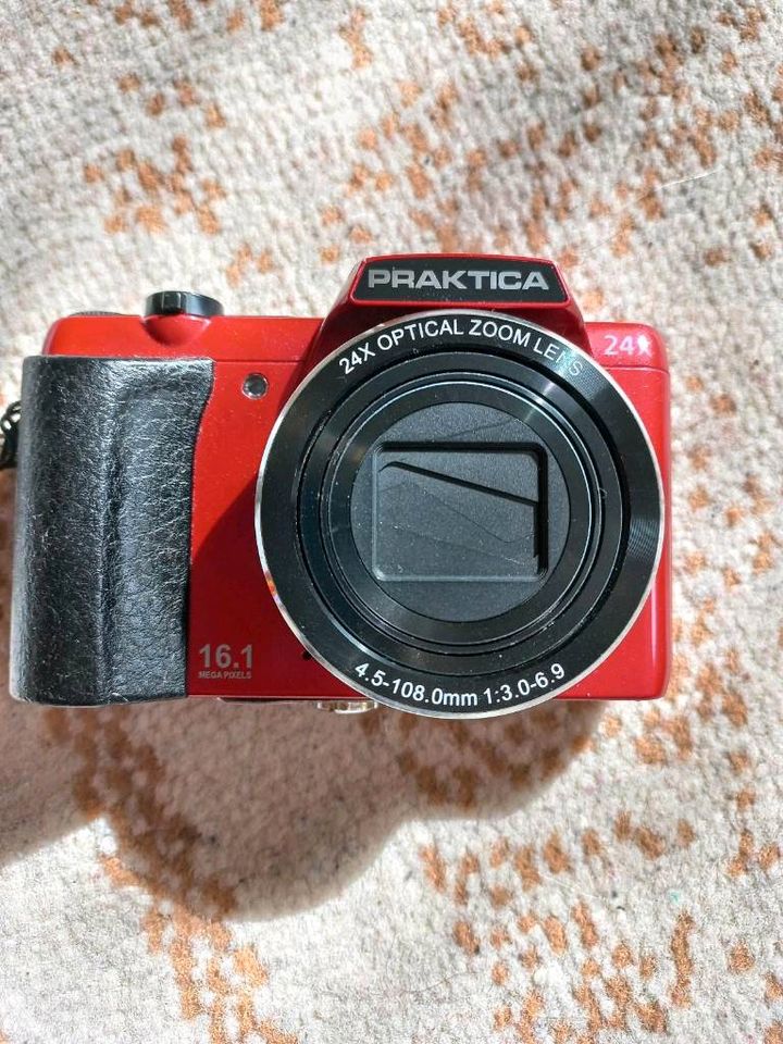 Praktica Kamera luxmedia 16-Z24S Farbe rot in Hettstedt