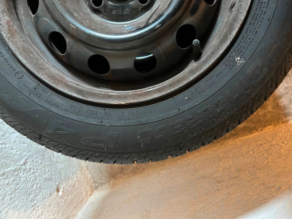 Satz Sommerreifen auf Stahlfelgen Pirelli in München