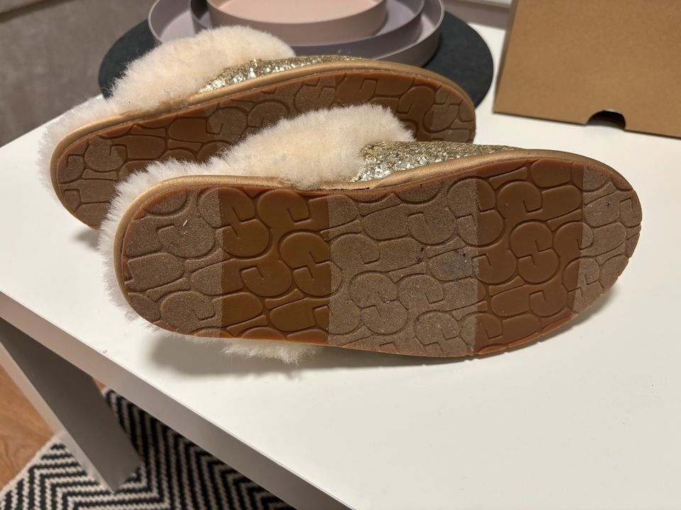 Neue Orginal UGG Suffette II Schuhe Gr. 39 in Berlin