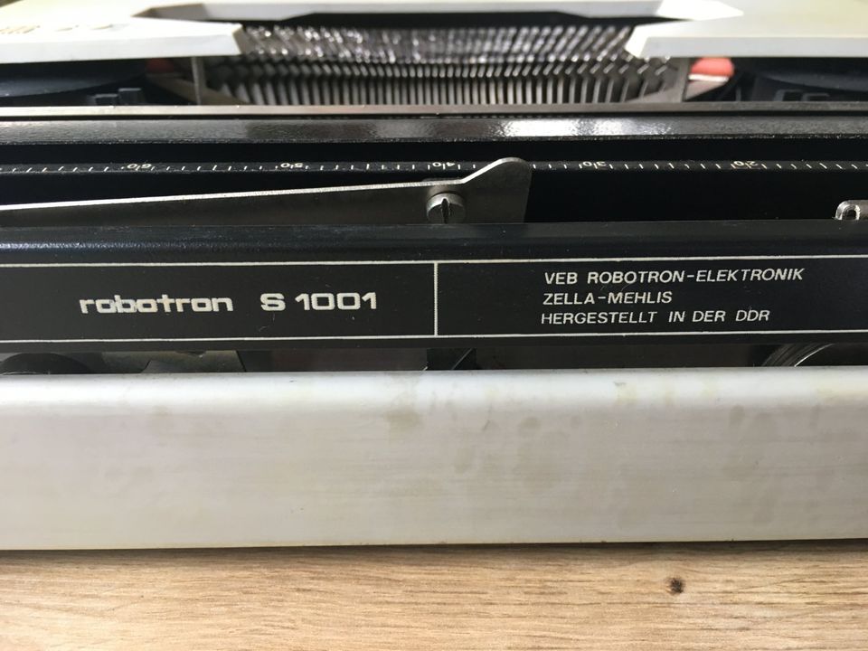 Robotron S1001Cella DDR Reise Schreibmaschine komplett mit Deckel in Neuhaus-Schierschnitz