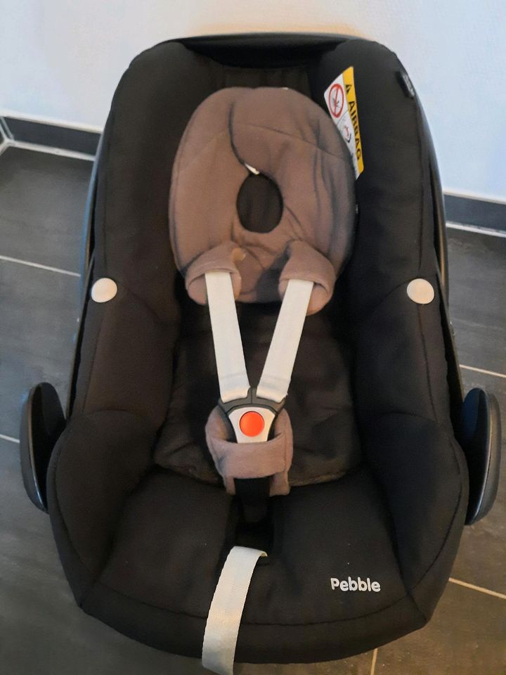 MaxiCosi Pebble mit Isofix-Family-Station in Berge