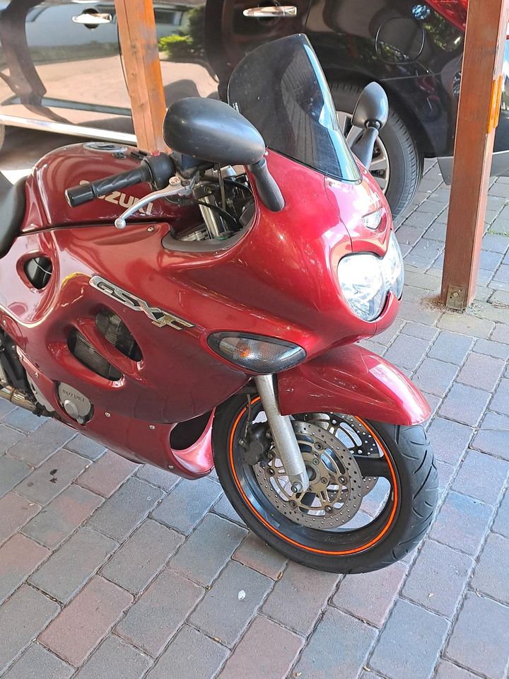 Motorrad Suzuki gsxf 750 in Leezen