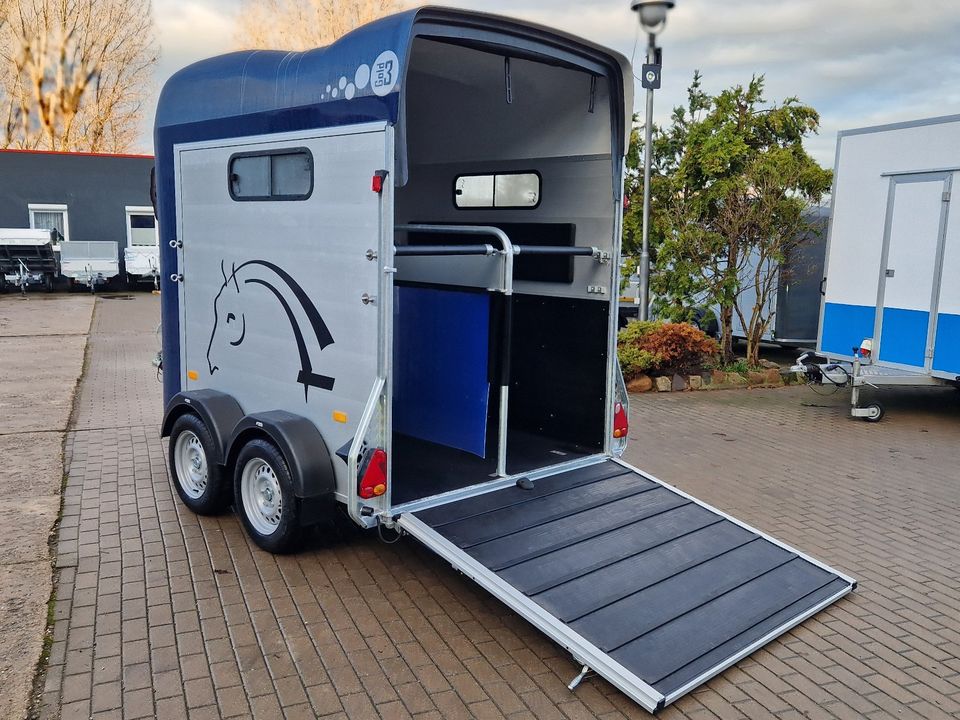 Pferdeanhänger | 2.600kg | Cheval Liberte Gold 3 ALU | Sattelkammer & 100km/h in Neundorf