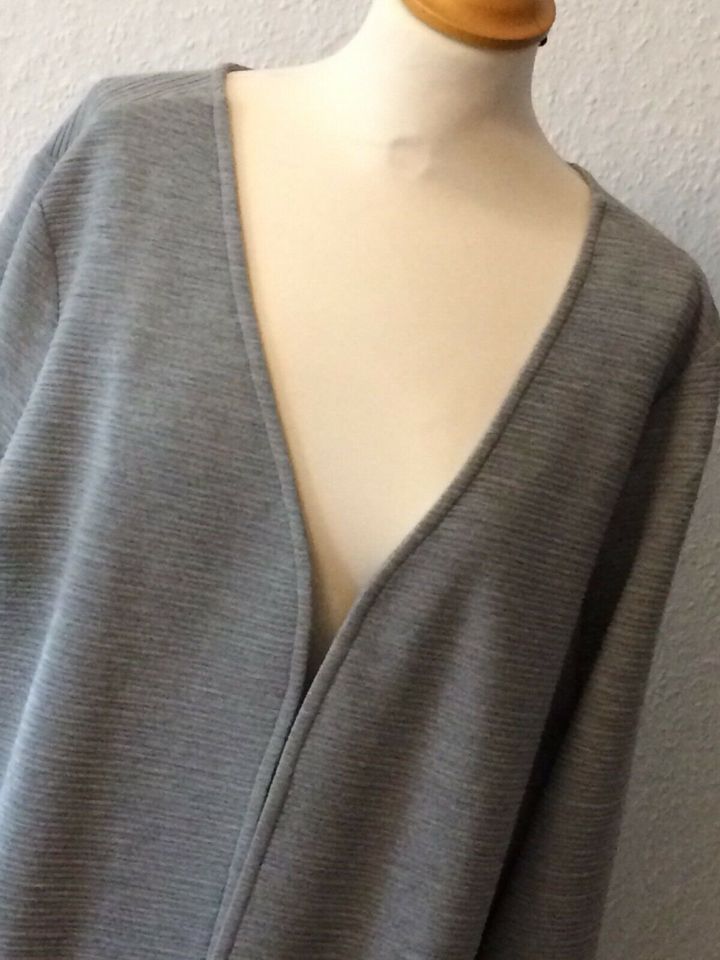 Cardigan Jacke Gr. 46 NEU in Sehnde