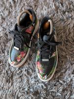 Nike Sneaker Handbemalt Leder Gr. 39 (38/38,5) neuwertig Nordvorpommern - Landkreis - Ribnitz-Damgarten Vorschau