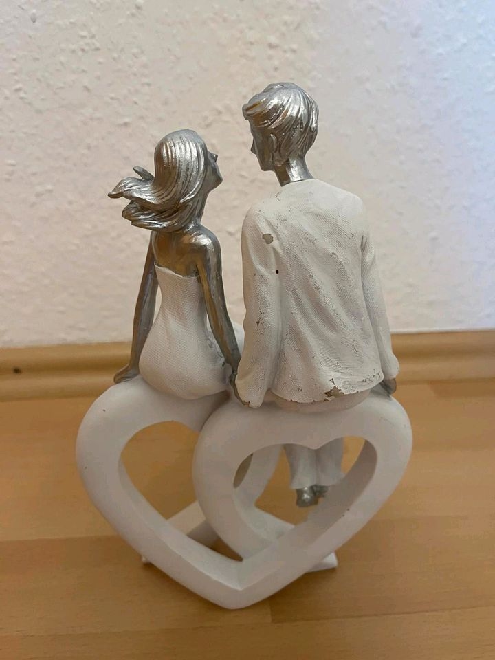 Hochzeit Figur Liebespaar Skulptur in Herdwangen-Schönach